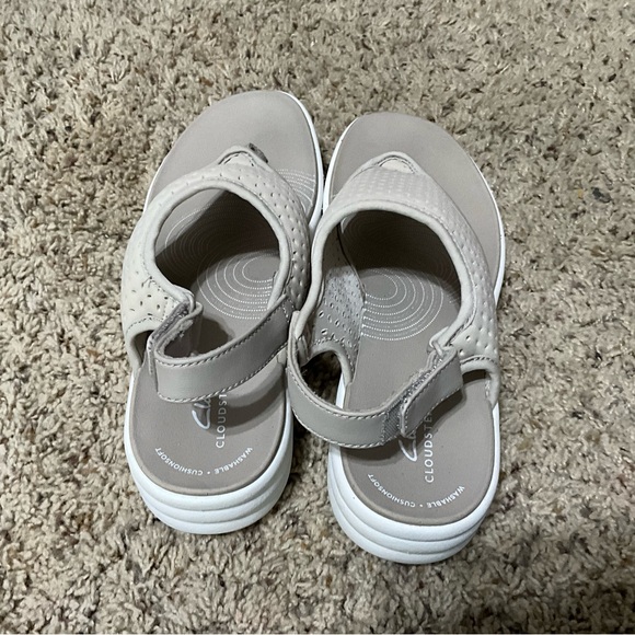 Clarks Women's grey Sandals womens Sise 8 - Picture 7 of 13